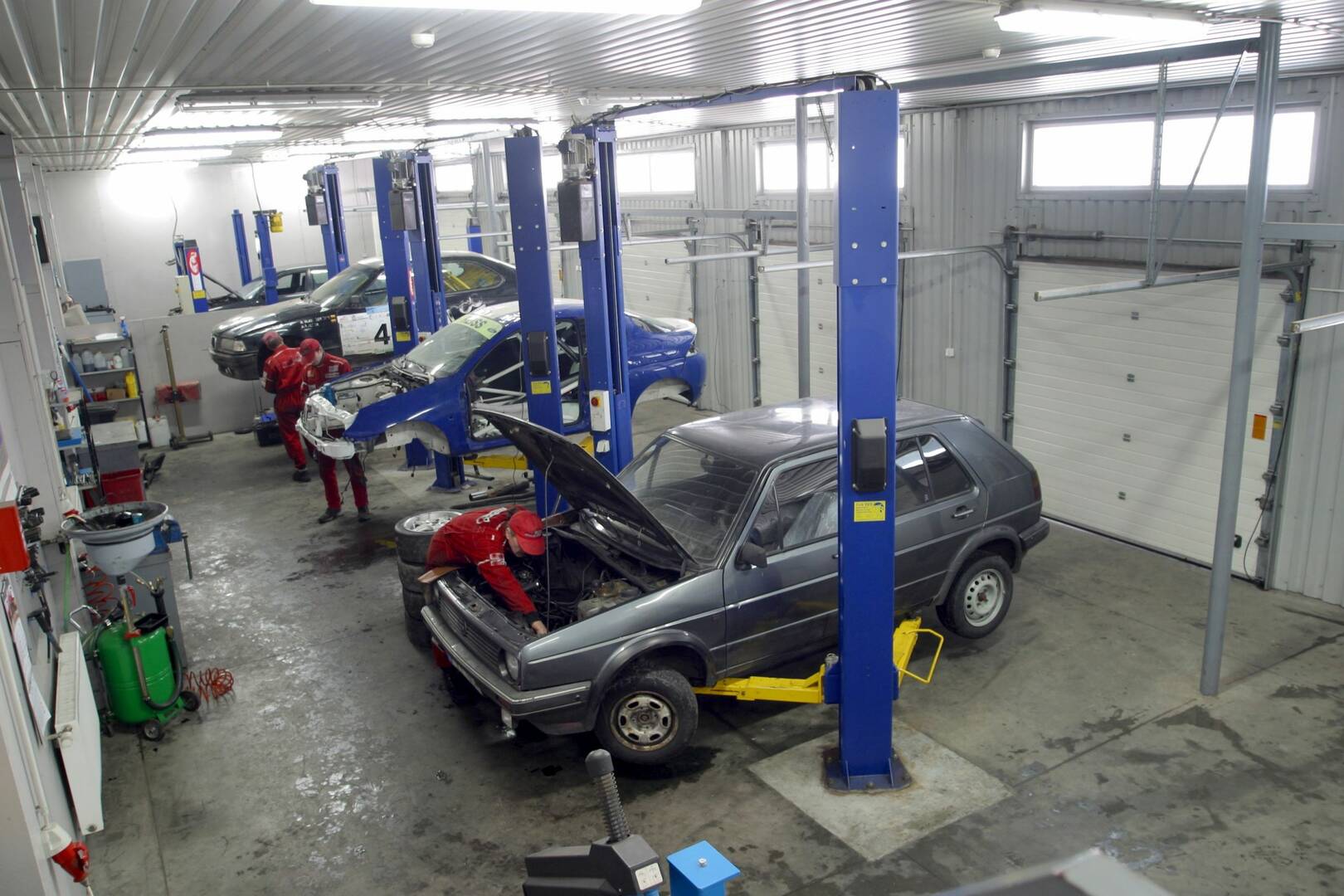 Platform Precision Paint and Body logo