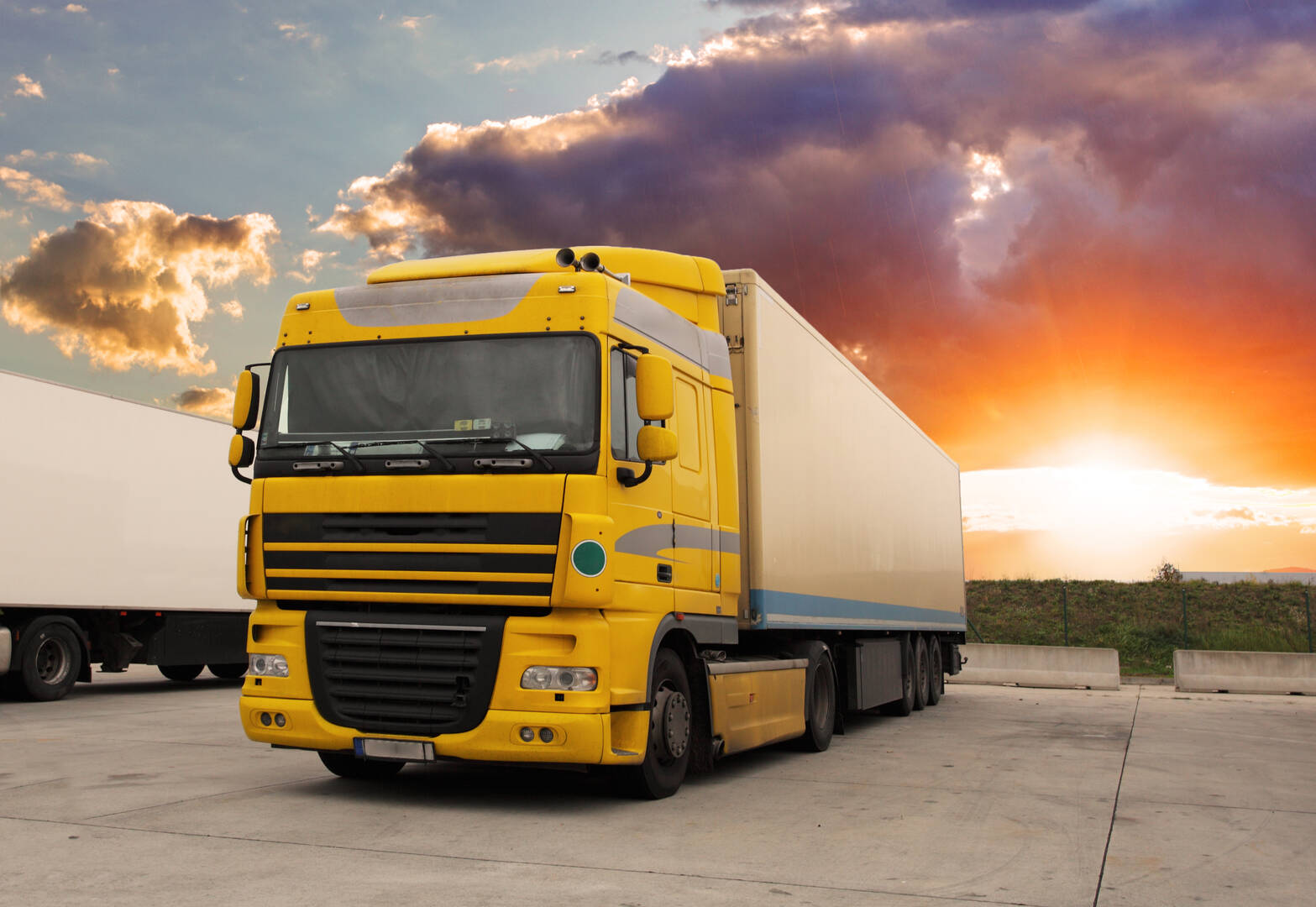United Moving and Storage logo