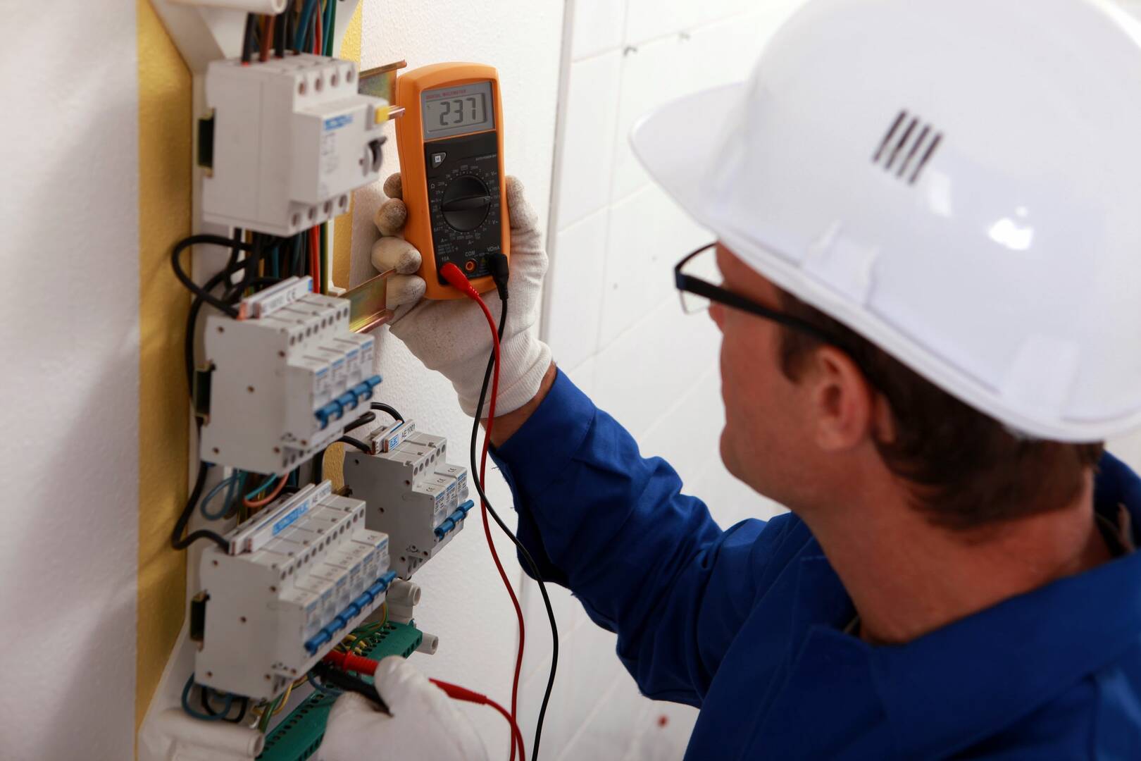 Family Electric Inc logo