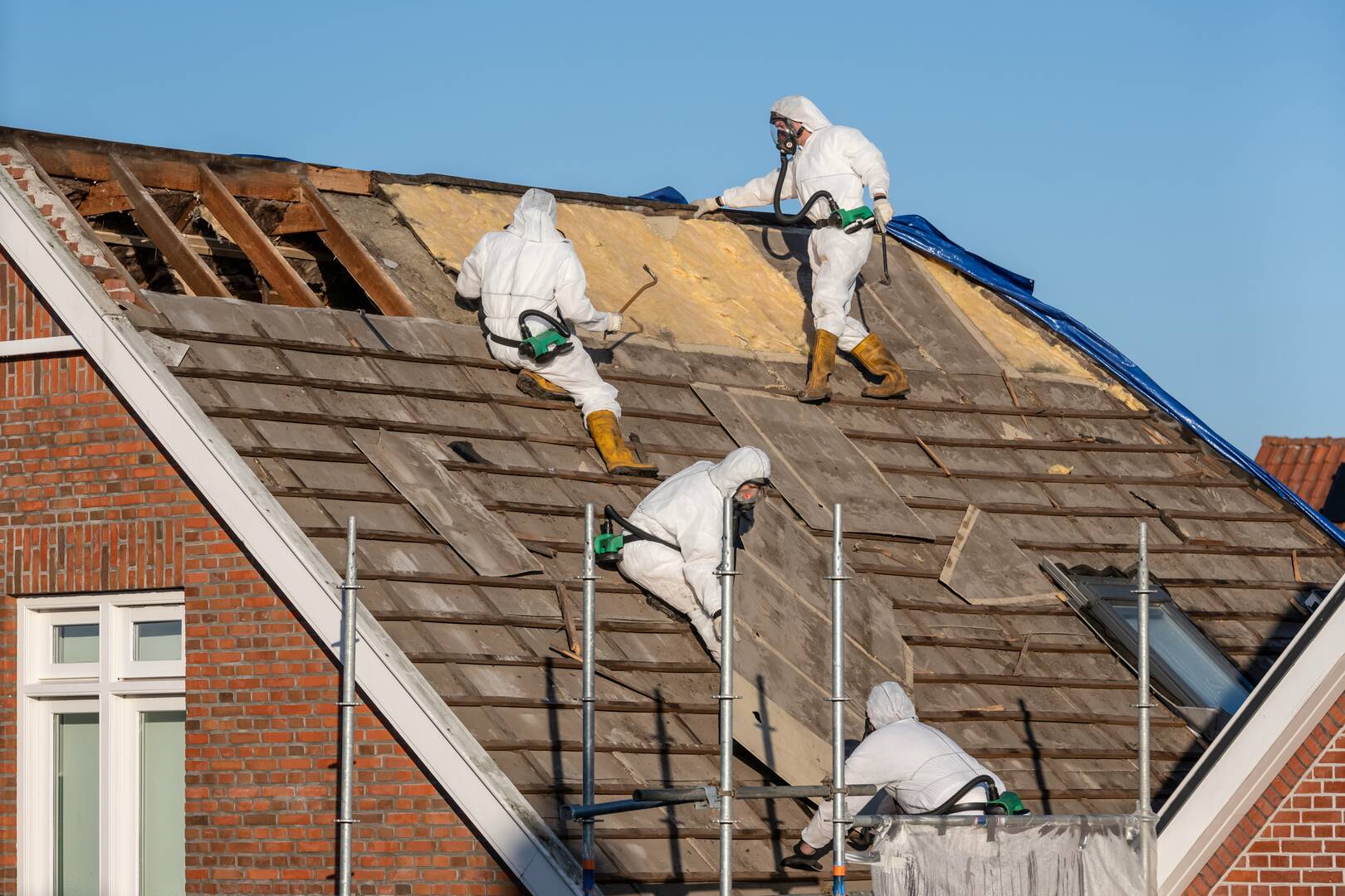 Billy White Roofing LLC logo