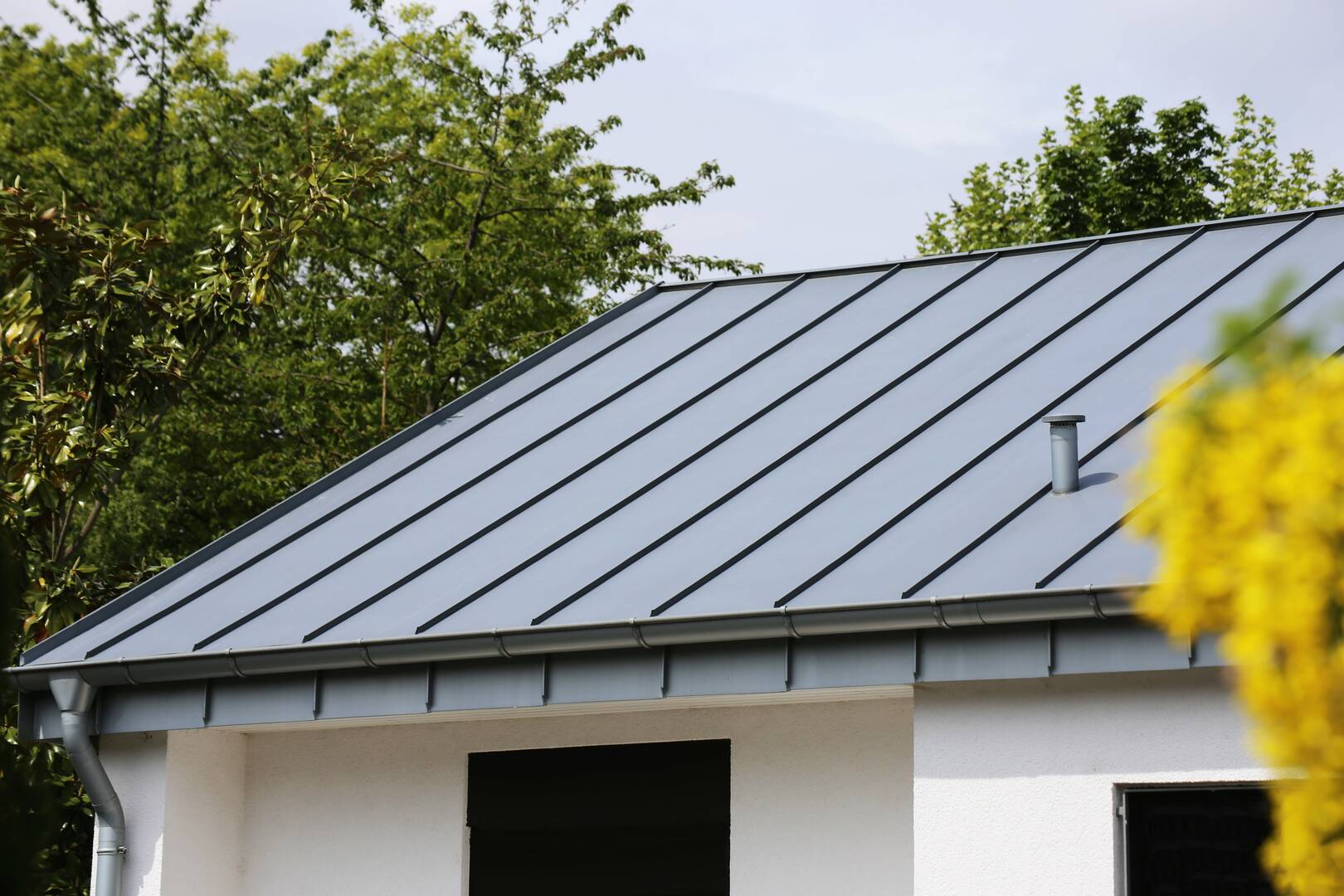 Patrick Kelly Roofing & Siding logo