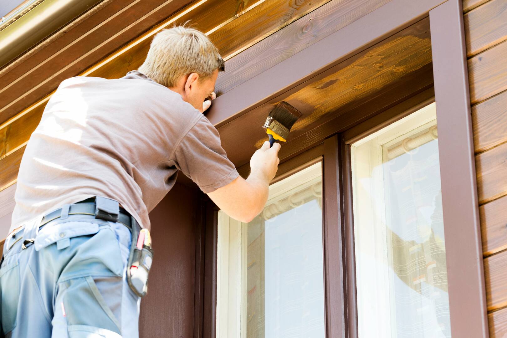 K & R Roofing and Gutters logo